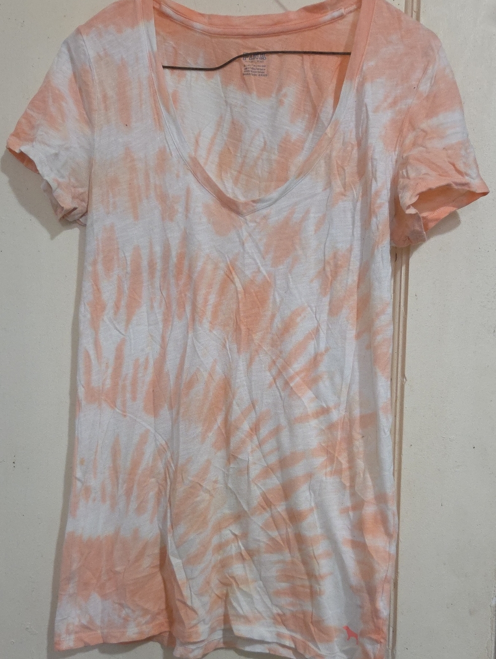 PINK Victoria's Secret White and Light Peach Tie-Dye V-Neck Tee